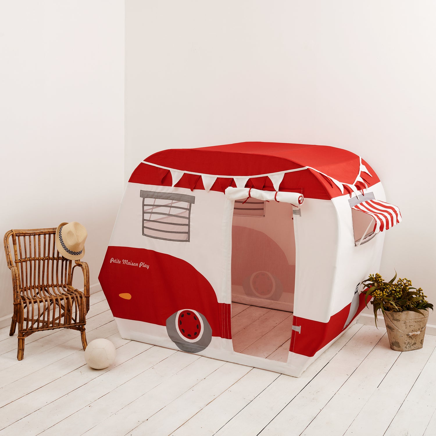 Petite Maison Play Vintage Red camper cubby